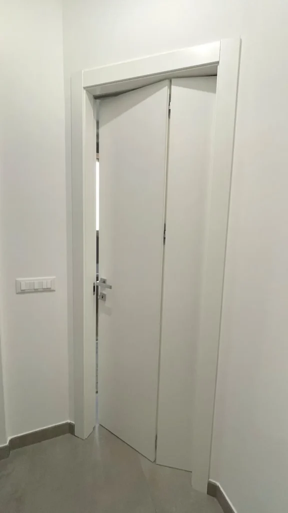 porta interna libro aperta